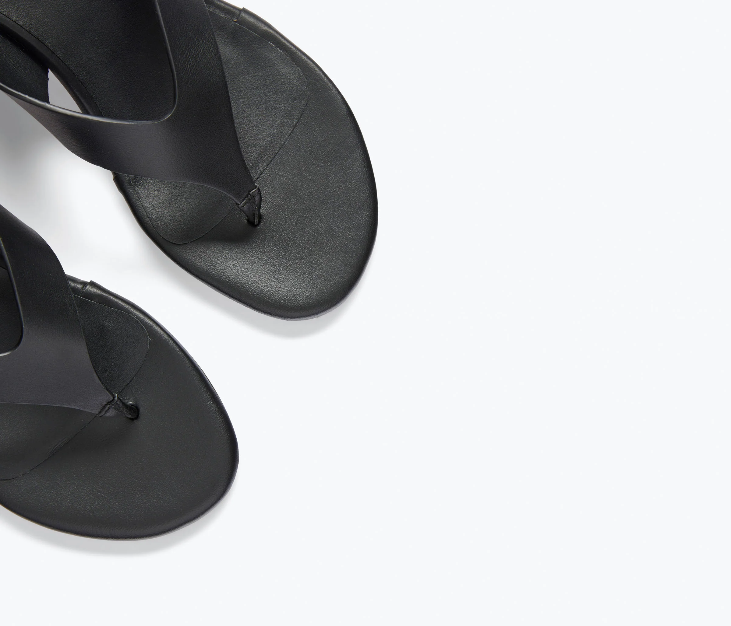 KAT HEELED  LEATHER THONG SANDAL - Image 4